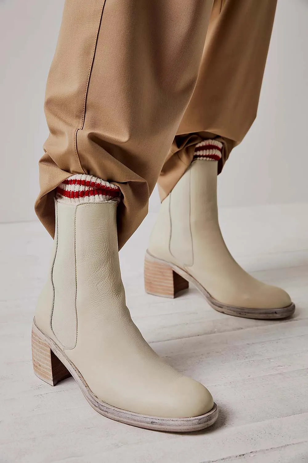 ESSENTIAL CHELSEA BOOT - CHALK